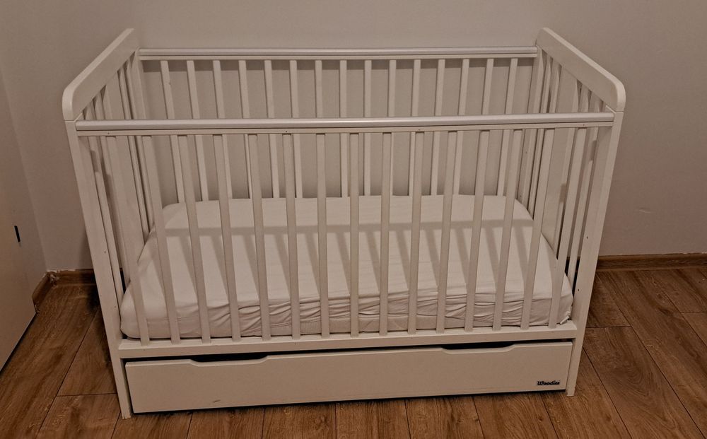 Łóżeczko niemowlęce Woodies Fox Cot 120×60 białe + materac i szuflada