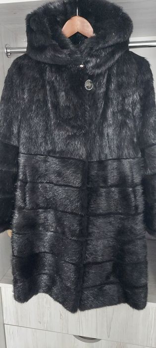 Продам шубу з нутрії в ідеальному стані 44 розміру.