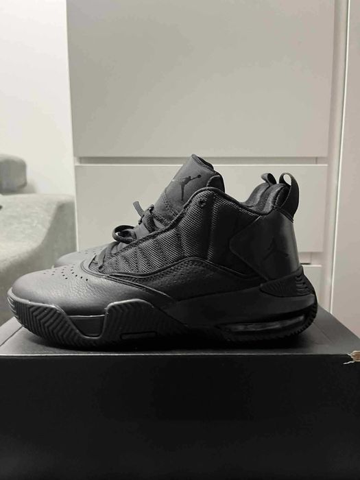 Jordan Stay Loyal Triple black