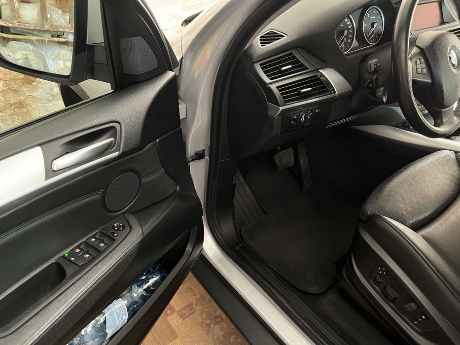 Автомобіль BMW X5