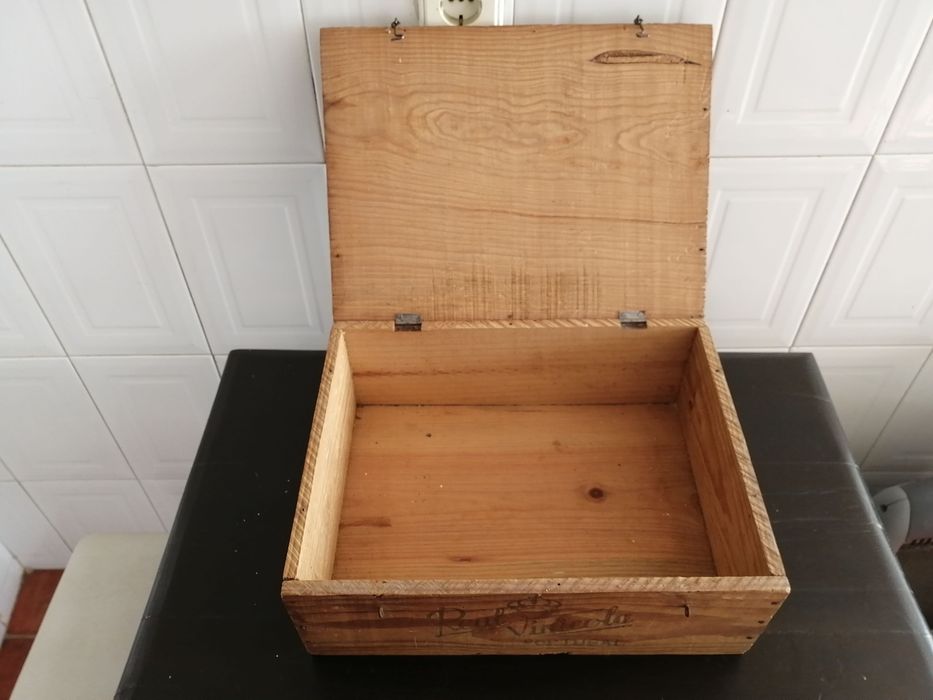 antigas caixas em madeira para vinhos