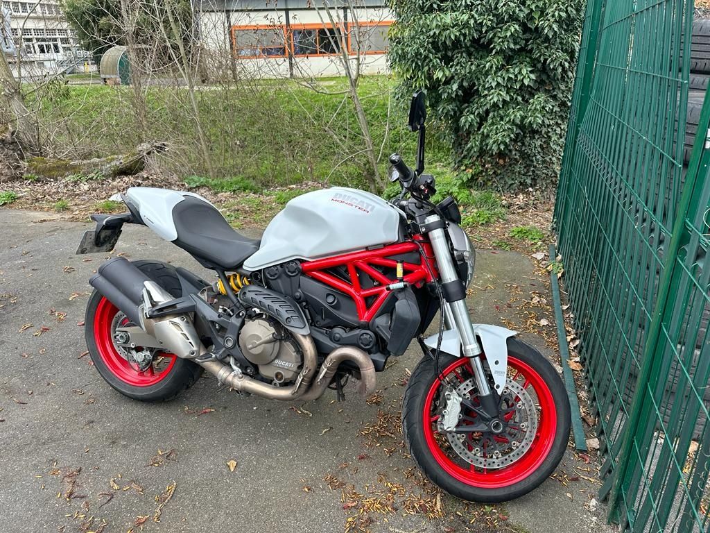 Ducati Monster 821