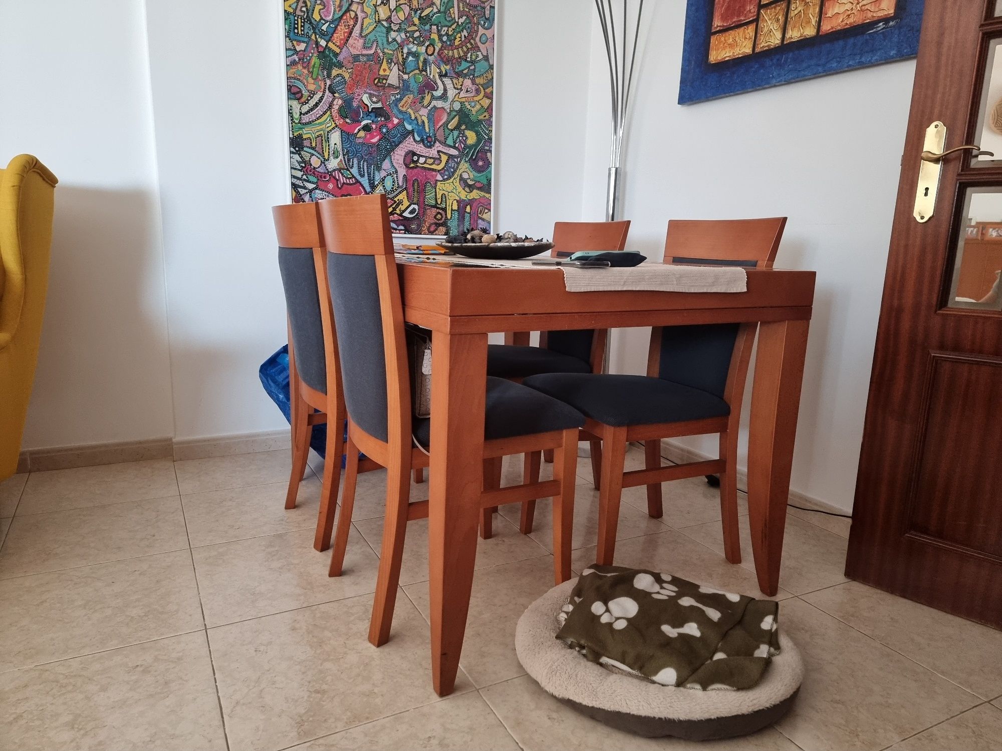 Mesa de Sala de Sala de Jantar com quatro cadeiras