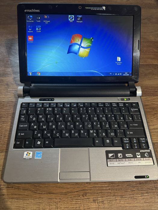 Продам  нетбук акб 2 год.