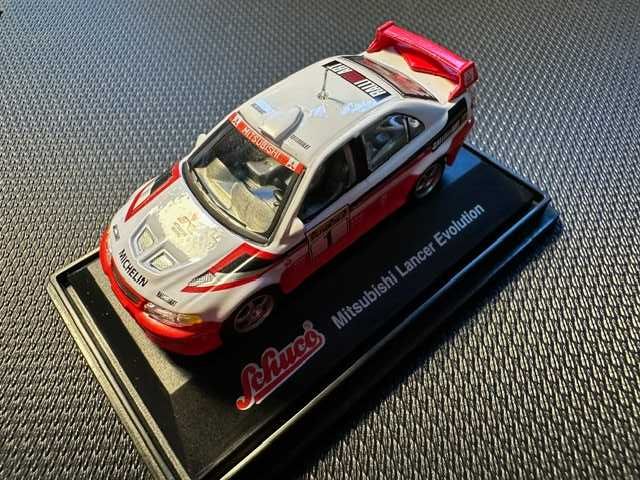 Miniatura Mitsubishi Lancer Evolution - 1/72