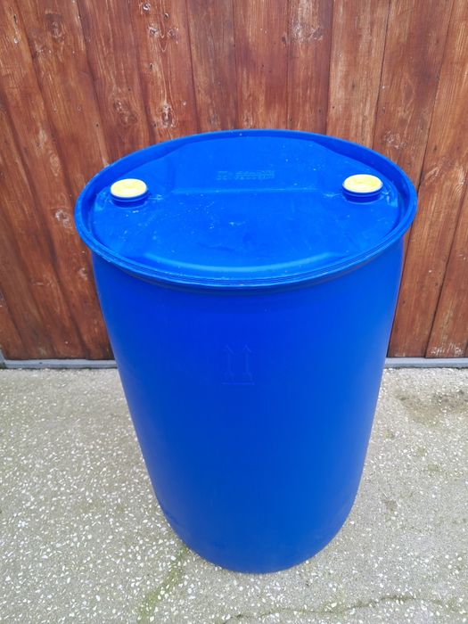 Barricas de plastico de 200 litros