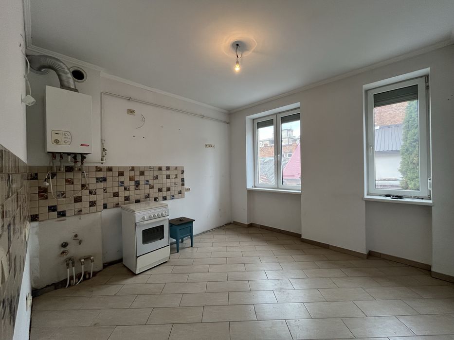 Продвється двохкімнатна квартира центр Мукачева/ вул. Миру