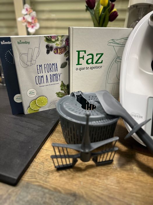 Bimby tm6 com acessórios e livros em óptimo estado