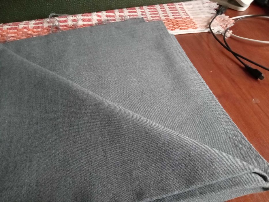 Продам ткань костюмную  118 х140 см цена за отрез