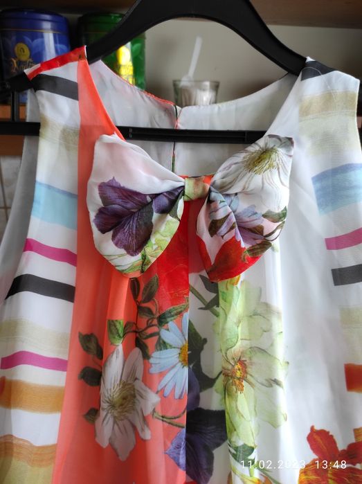 Гарні літні пляжні і повсякденні плаття, яскраві,  легенькі