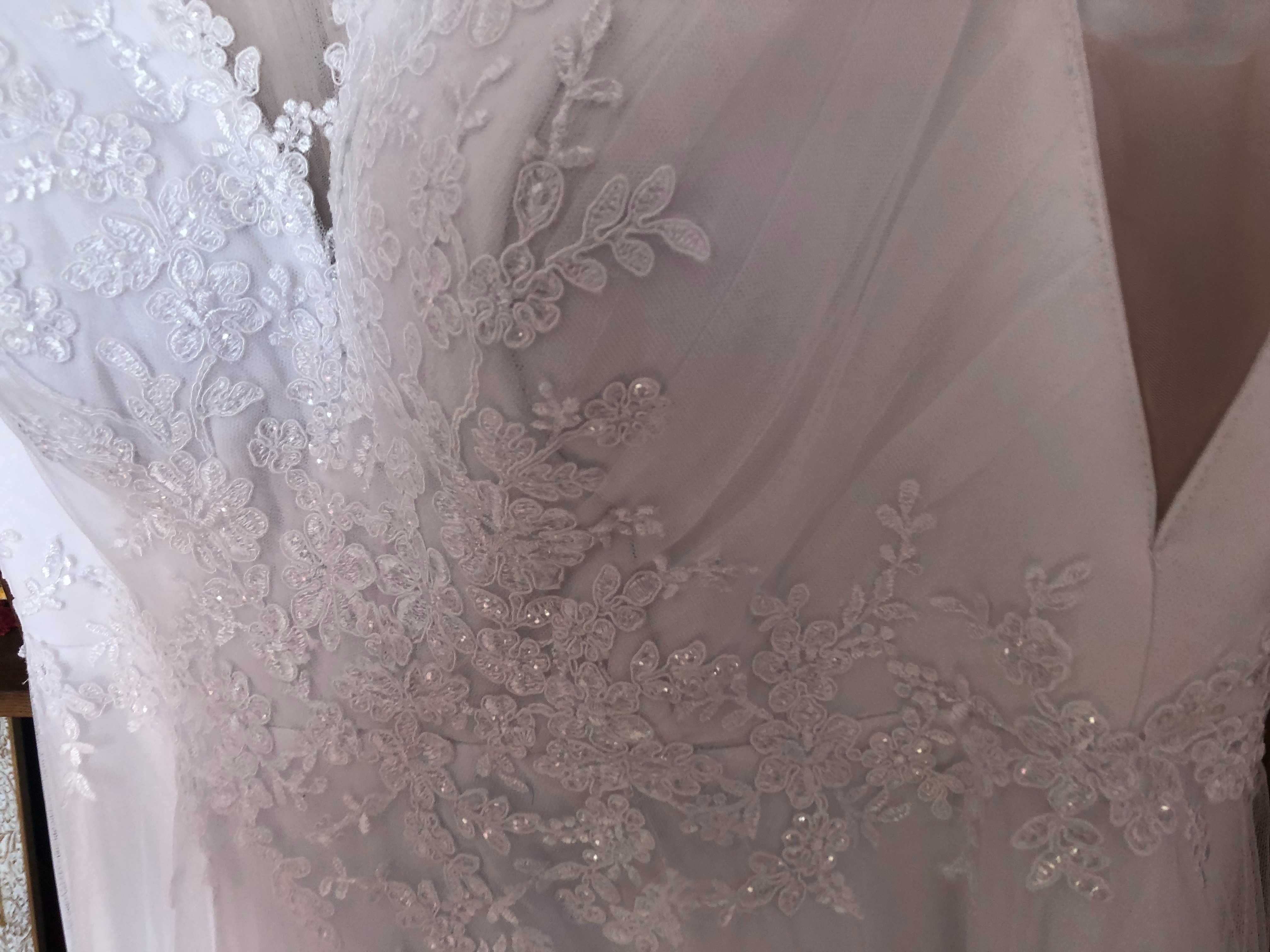 Piękna Suknia Ślubna, rozmiar 42-44 + welon