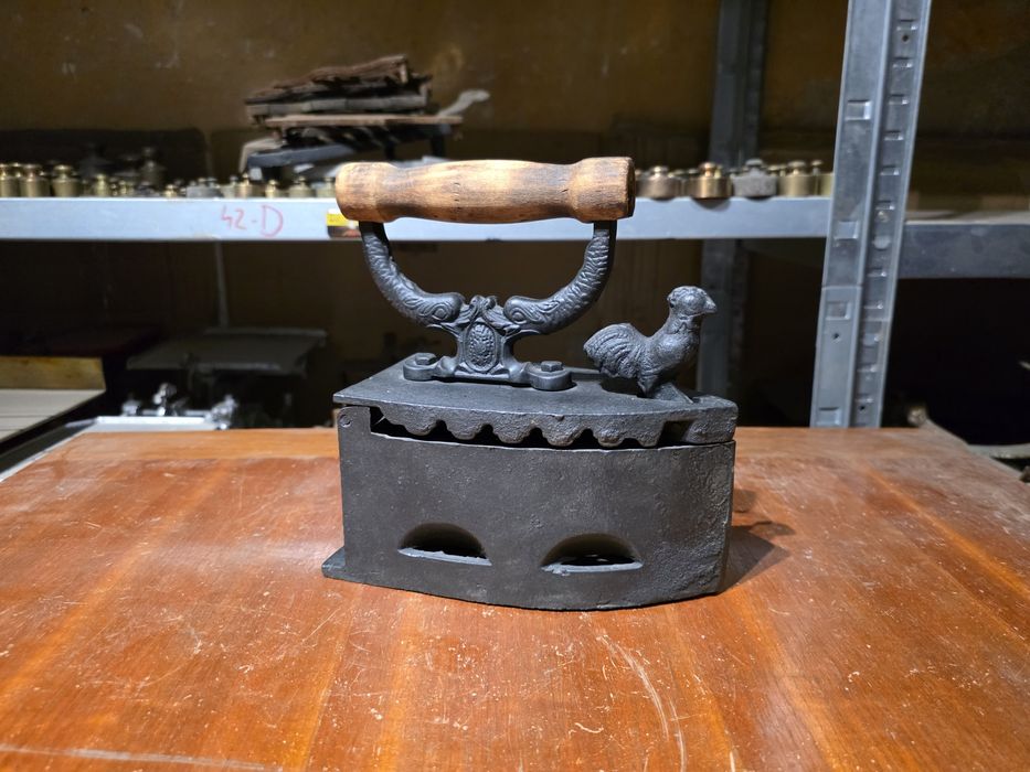 Stare żelazko na węgiel