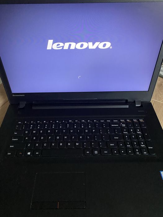 Laptop Lenowo 18 cali i5