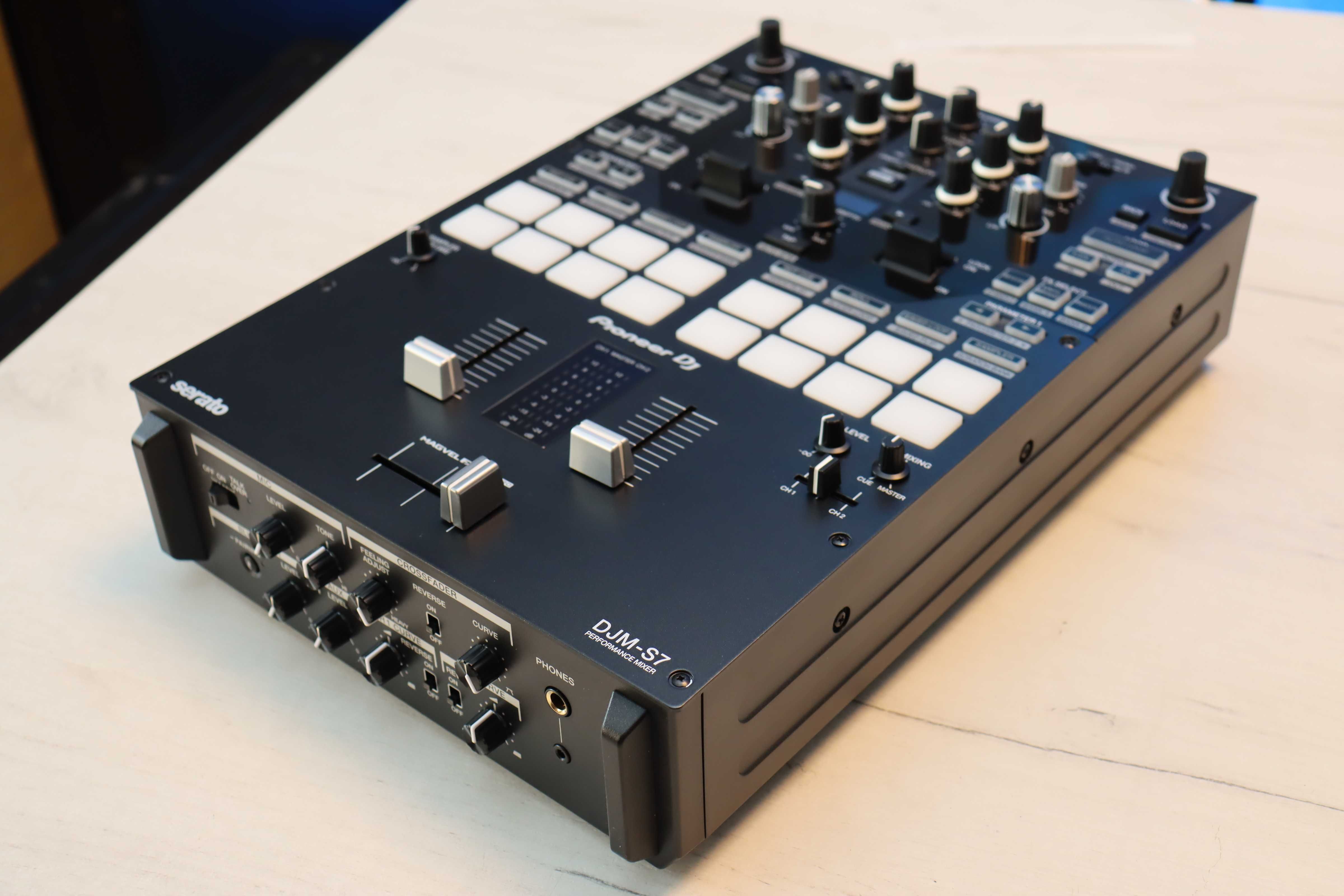 Pioneer DJ DJM-S7 Serato DJ mikser jak nowy Gwarancja