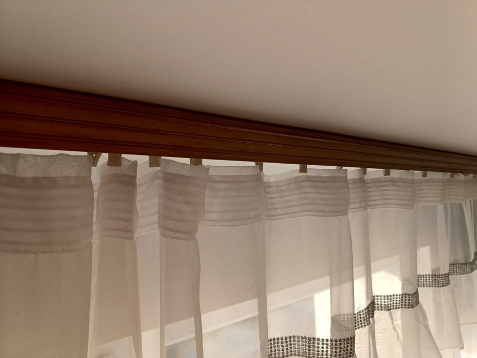 Karnisz w kolorze złotym 3,5 mb z Zabkami Czasy PRL .