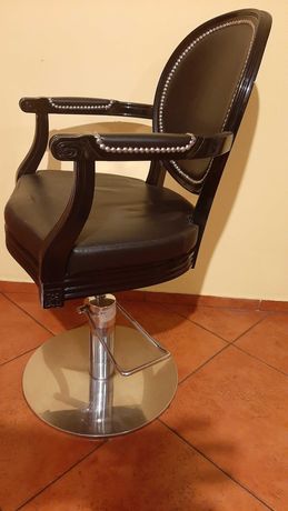 Fotel fryzjerski efektowny