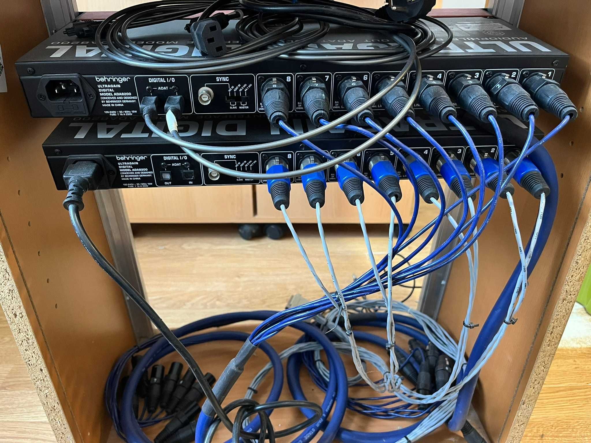1/2 sztuki Behringer ULTRAGAIN DIGITAL ADA8200 8-kanałowy + Kable