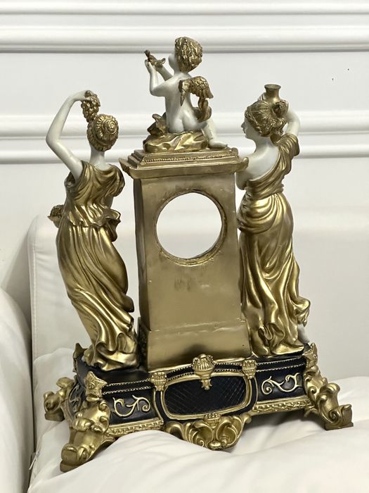 Італійська вінтажна статуетка під годинник