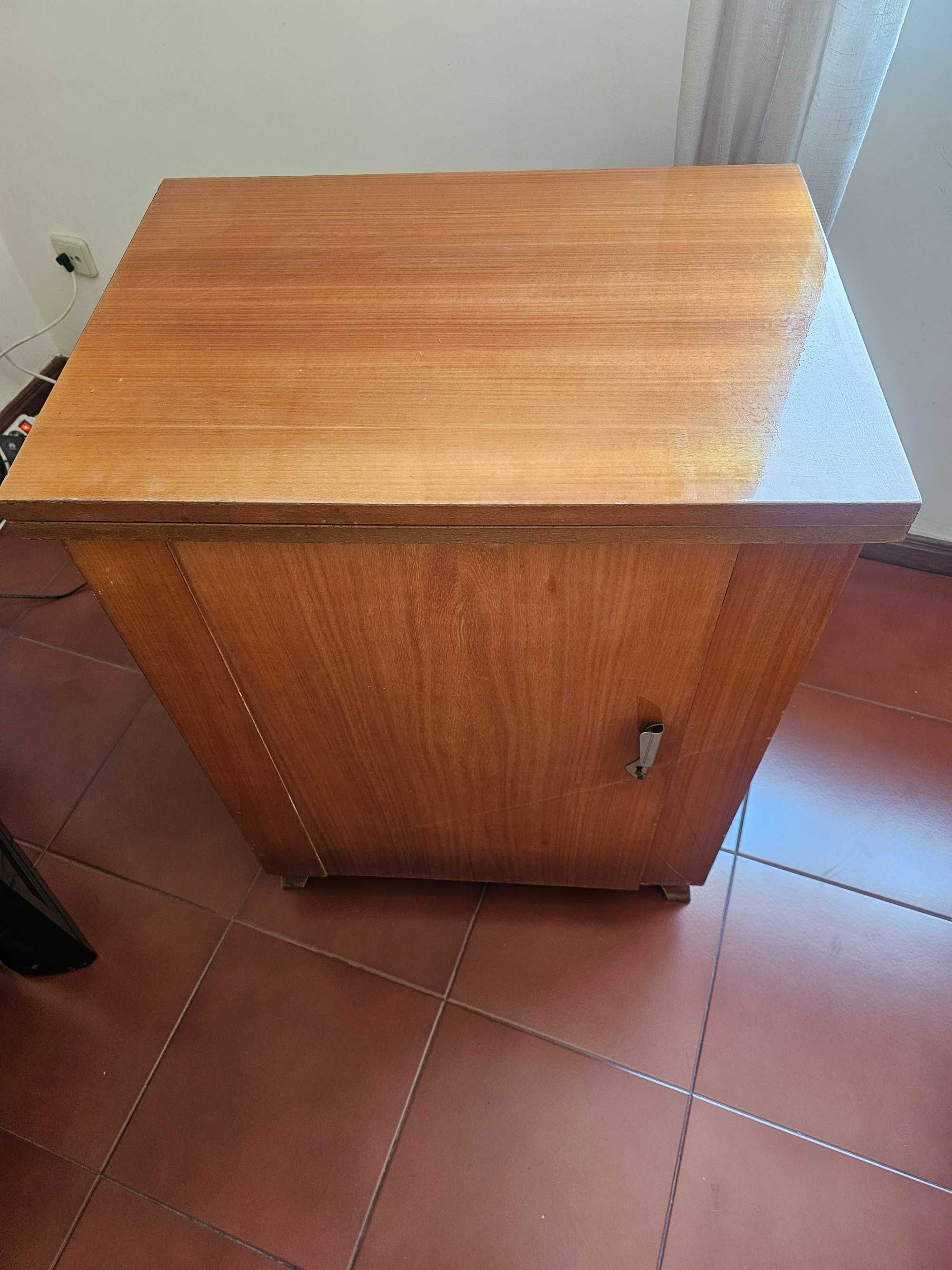 Máquina de costura Refrey