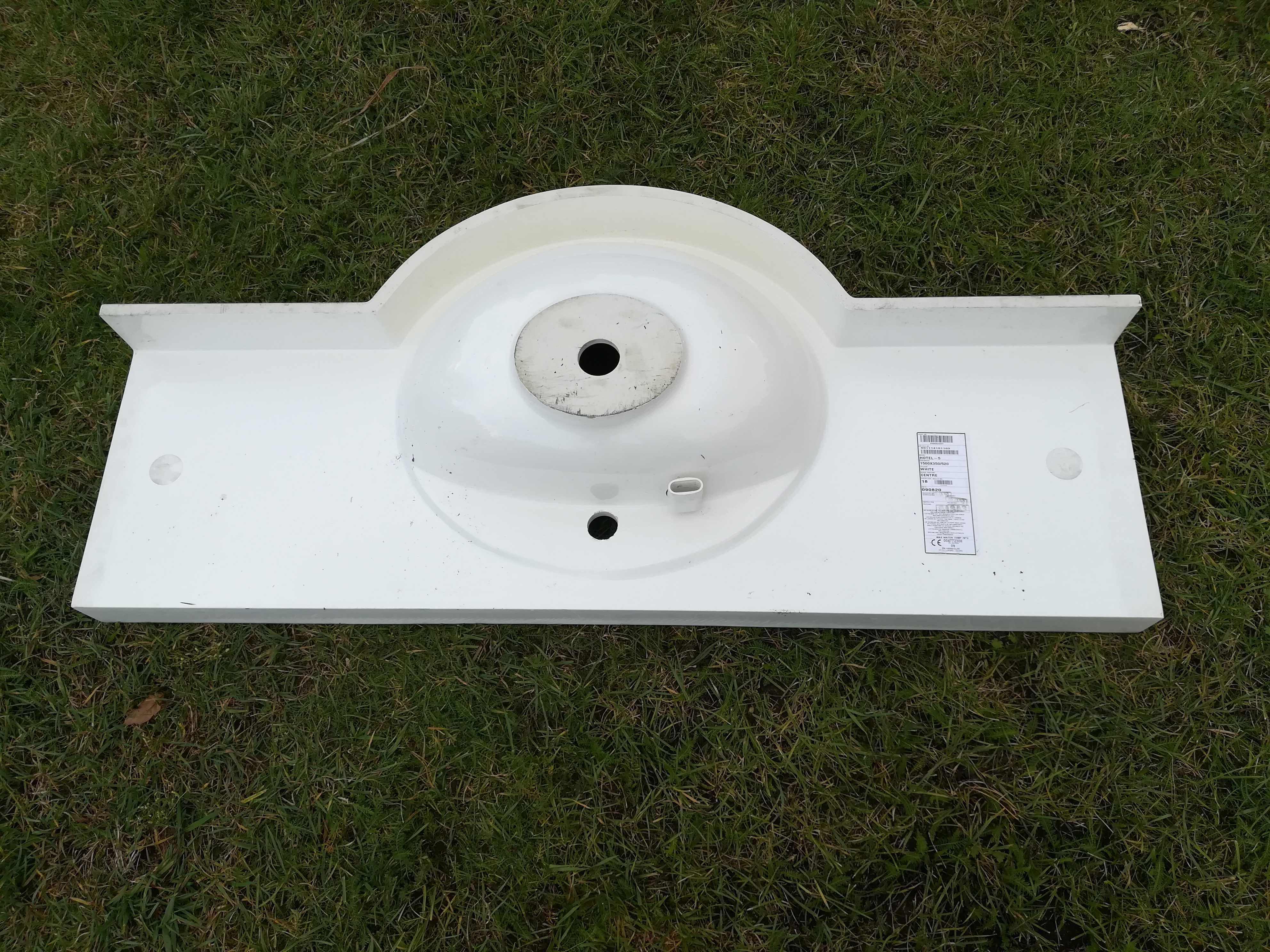 Umywalka wisząca 150x35x52 cm