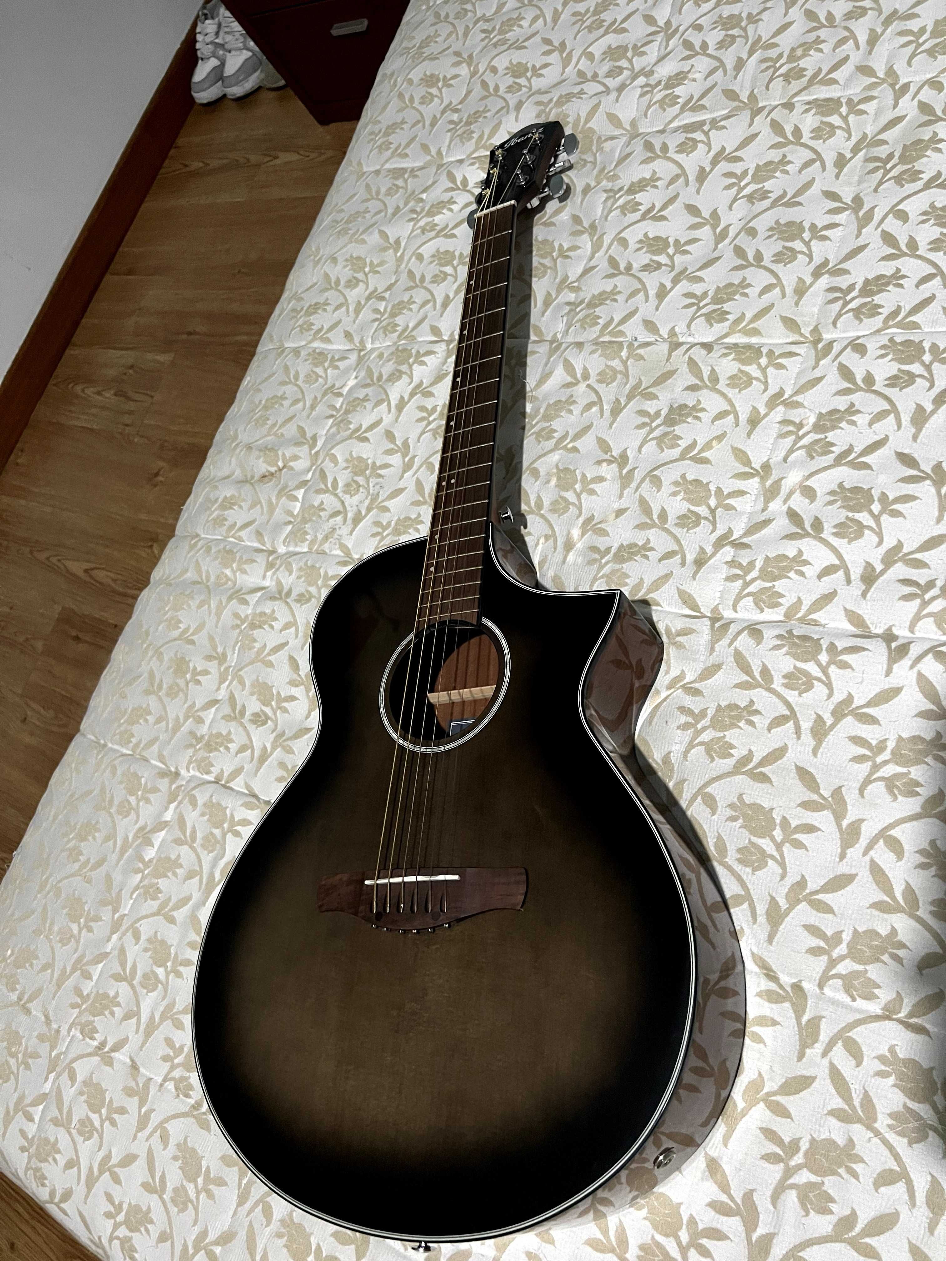 Violão Ibanez com afinador