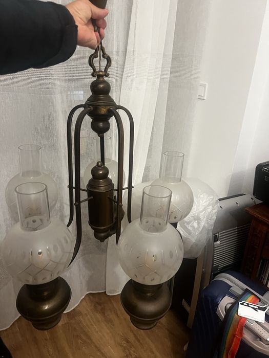 Candeeiro de tecto antigo em latao e vidro