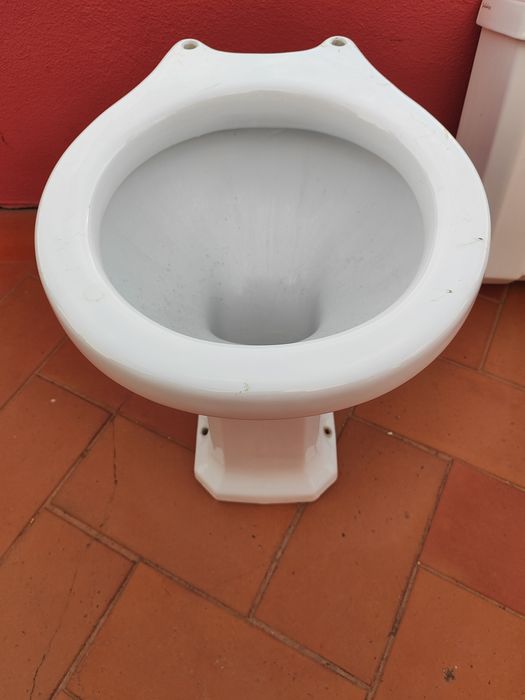 Sanita completa e bidé da marca Valadares.