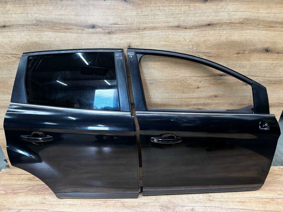 Drzwi przednie / tylne prawe Ford Kuga Mk1 kolor f8