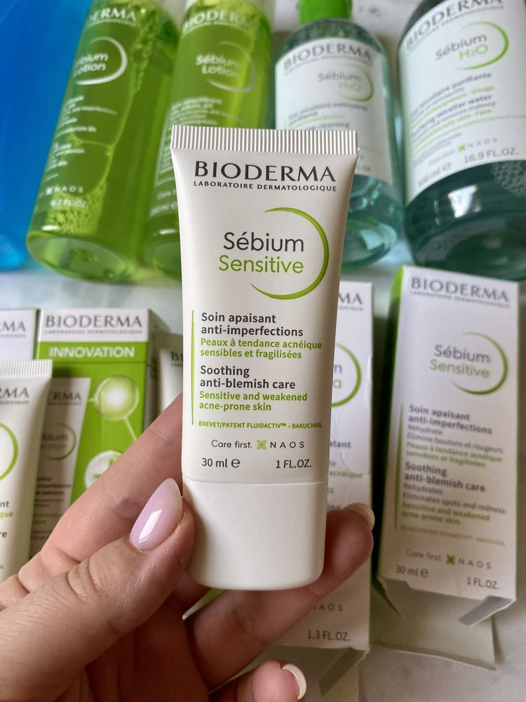 Вугрі, чорні цятки, підлітковий вік, допоможе крем Global Bioderma