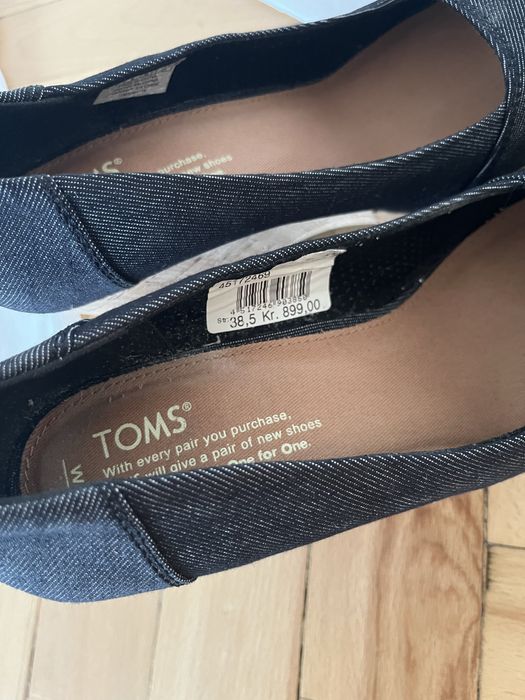 Buty na koturnie Toms dżinsowe