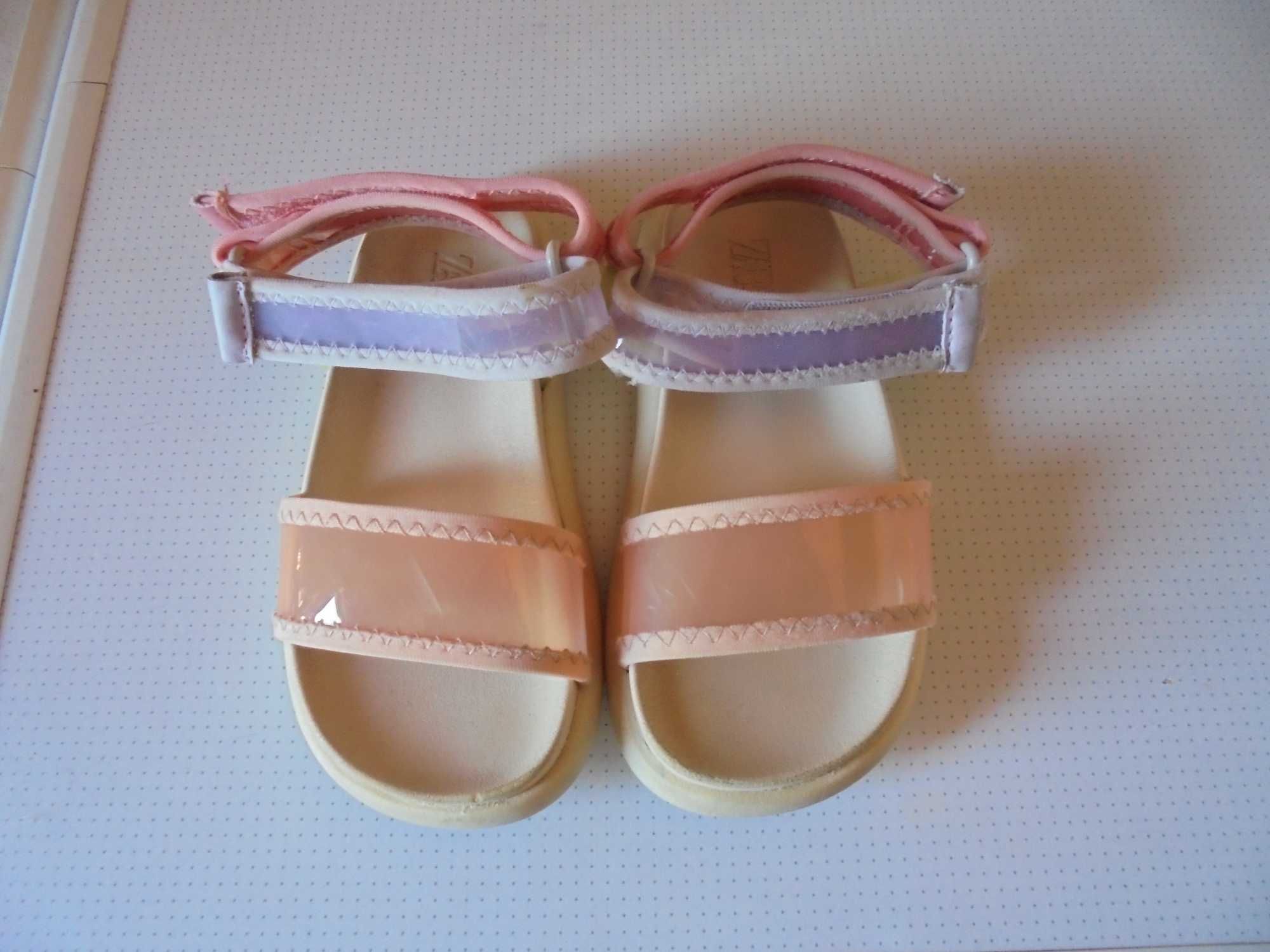 sandálias de menina da marca Zara