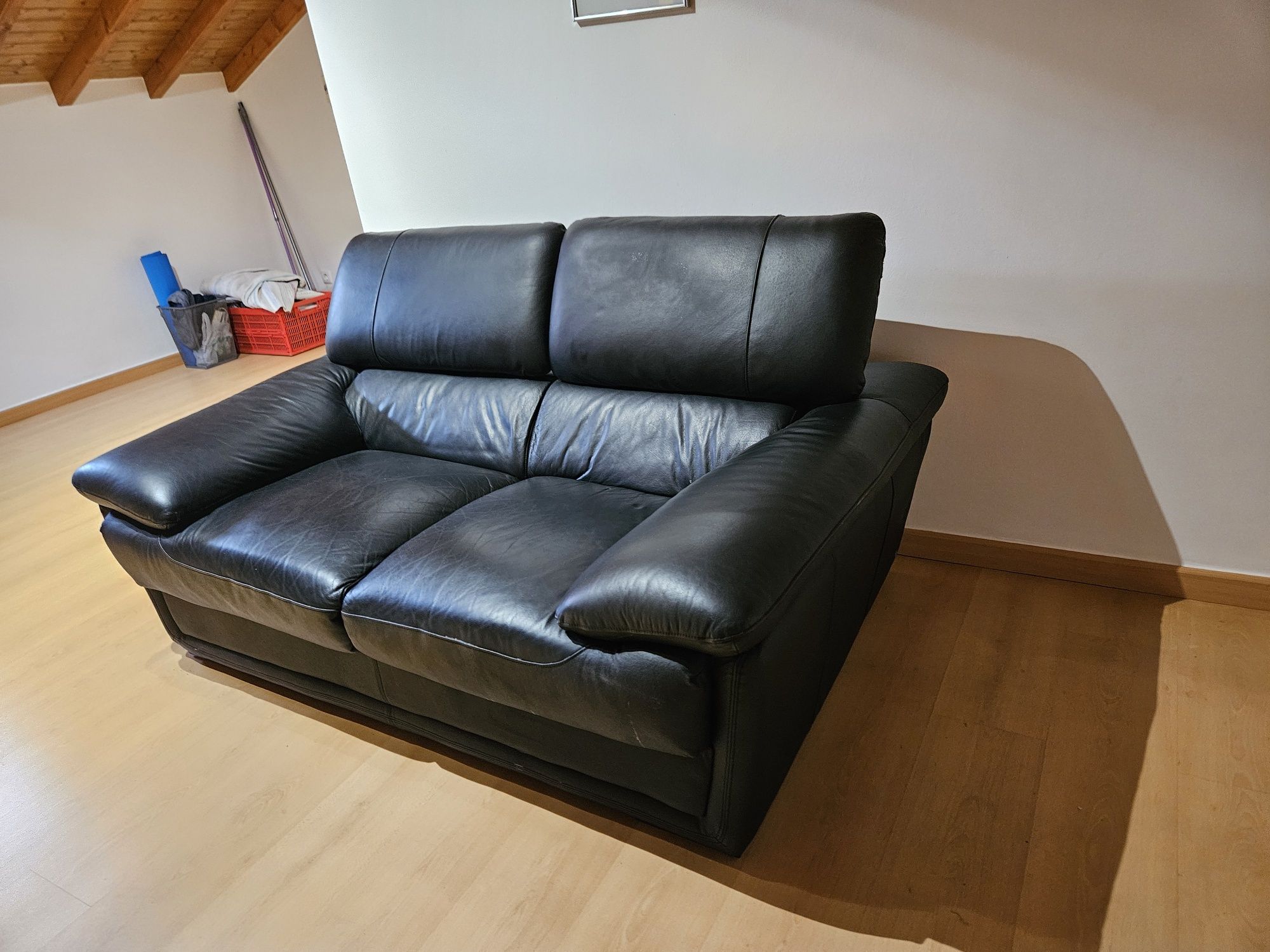 Sofa em pele preto