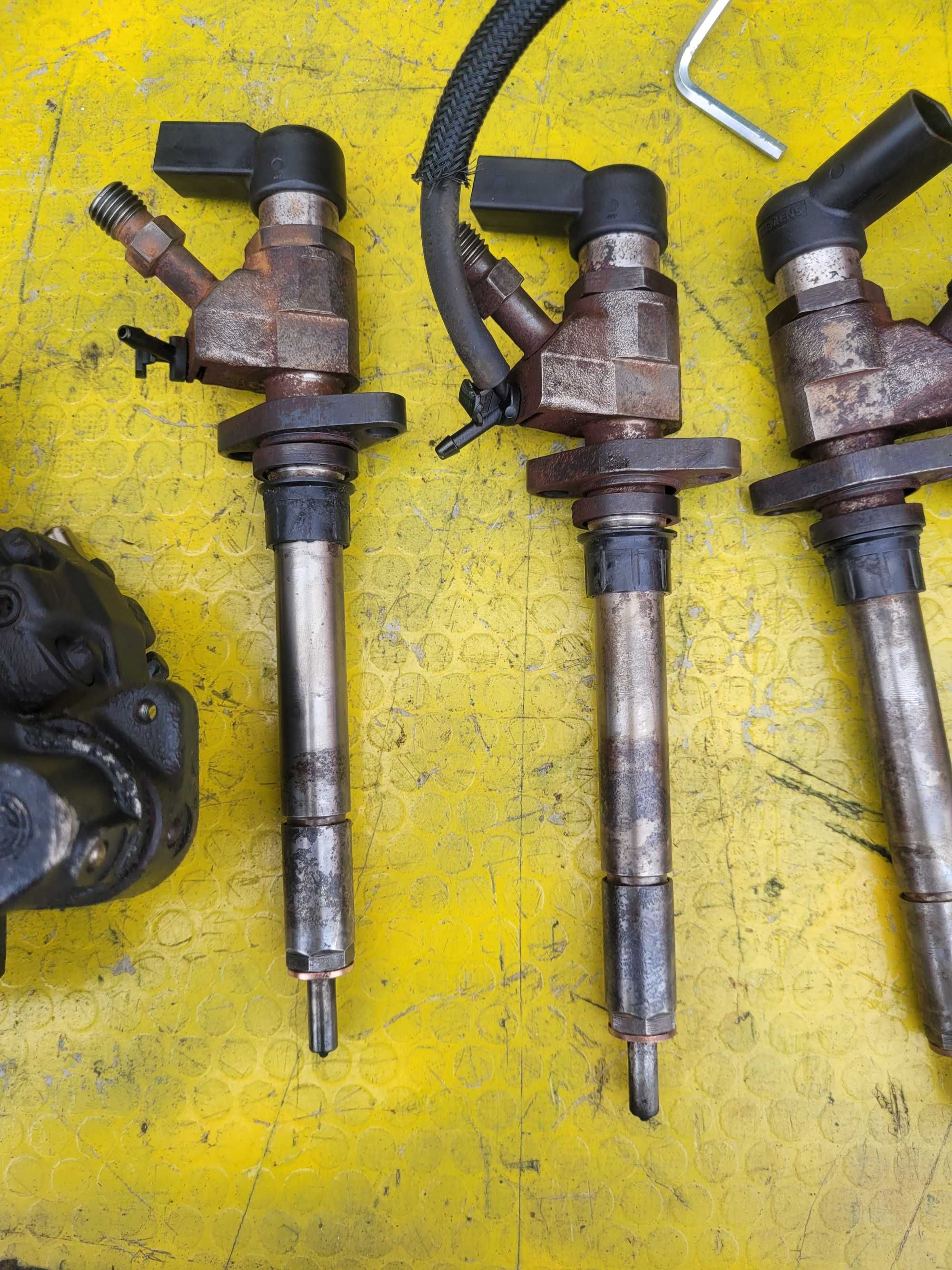 Wtryskiwacz wtryski Volvo v50 2,0  Hdi 96571  44580