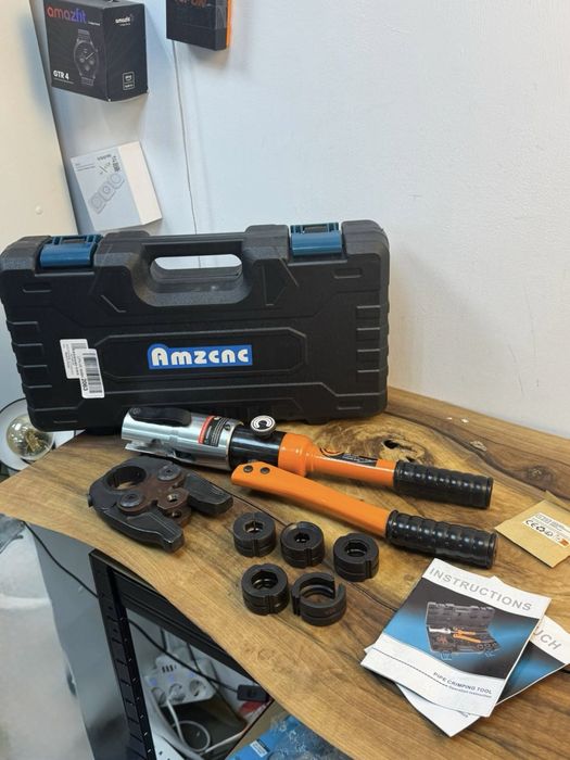 Гідравлічний інструмент для обтискання кабелів