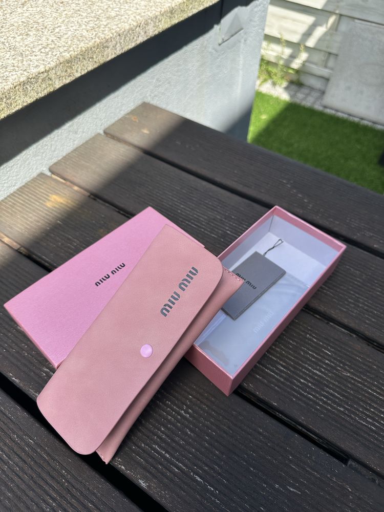oculos miumiu novos ainda em caixa