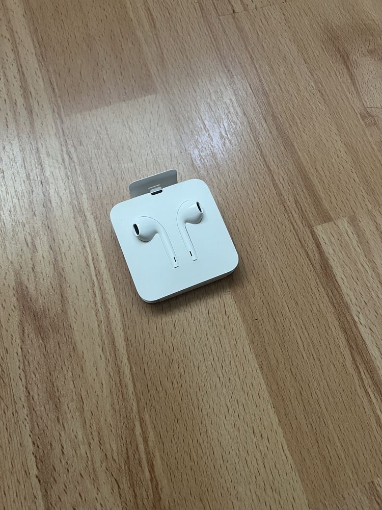 Оригинальные Apple EarPods Lightning из комплекта
