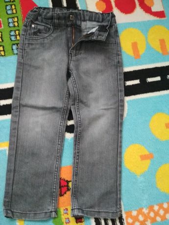 Szare spodnie jeansy dla chłopca 104 c&a