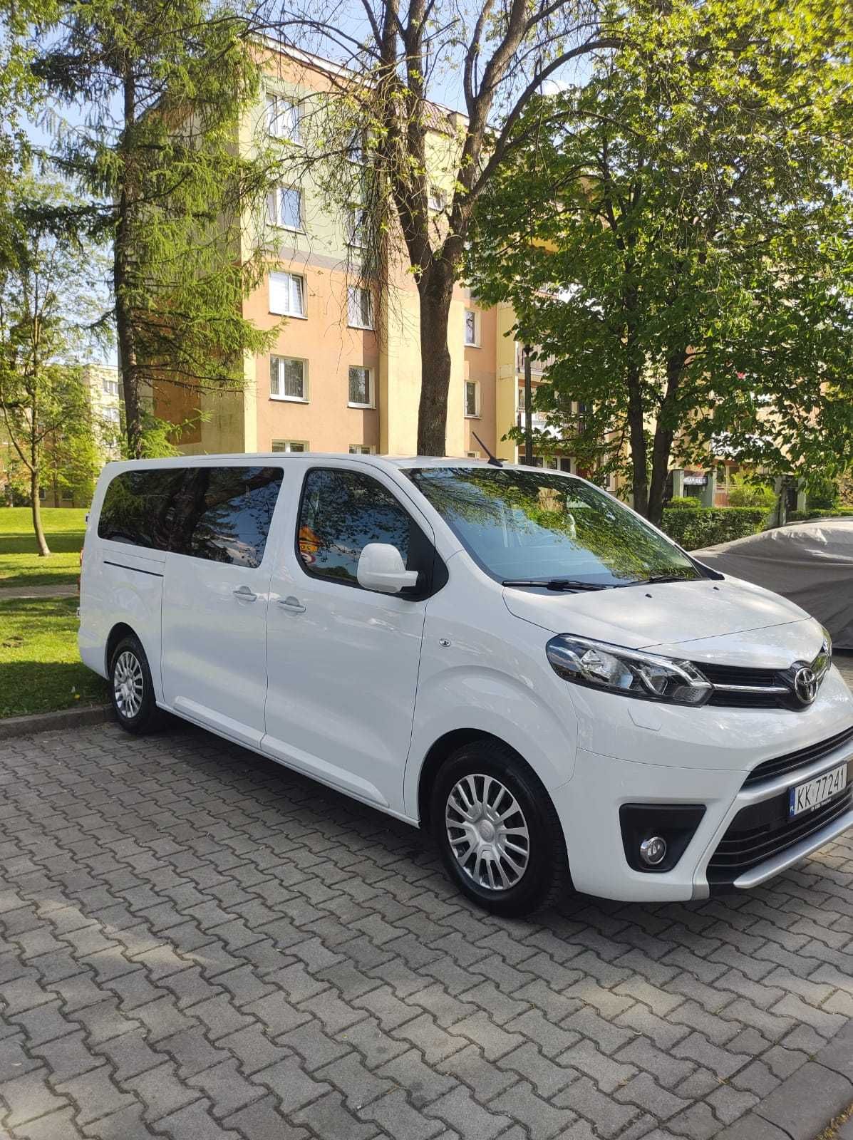 Wynajem busa 9 - osobowego