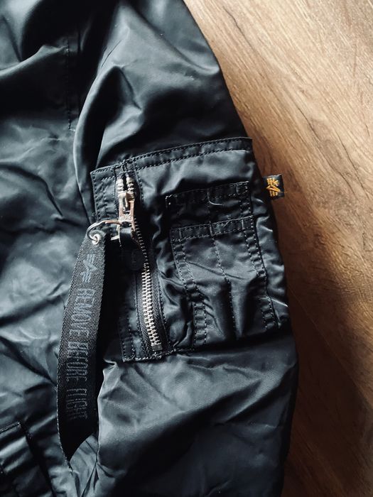 Новий Бомбер alpha industries ідеал!!!