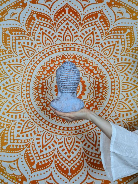 niebieska głowa spokojnego buddy,  dekoracja zen z betonu