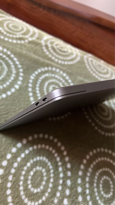 Продам MacBook Air 13 M1 2020 512Gb