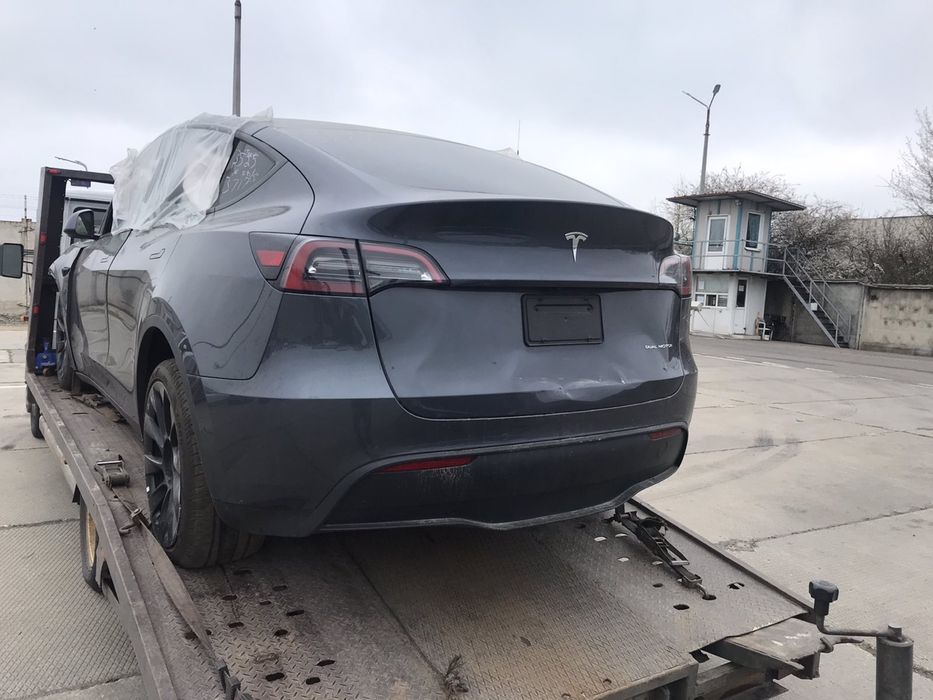 Разборка ТеслаY 2023 року