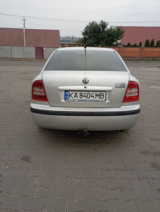 Шкода Октавія тур 1.6 газ/бенз