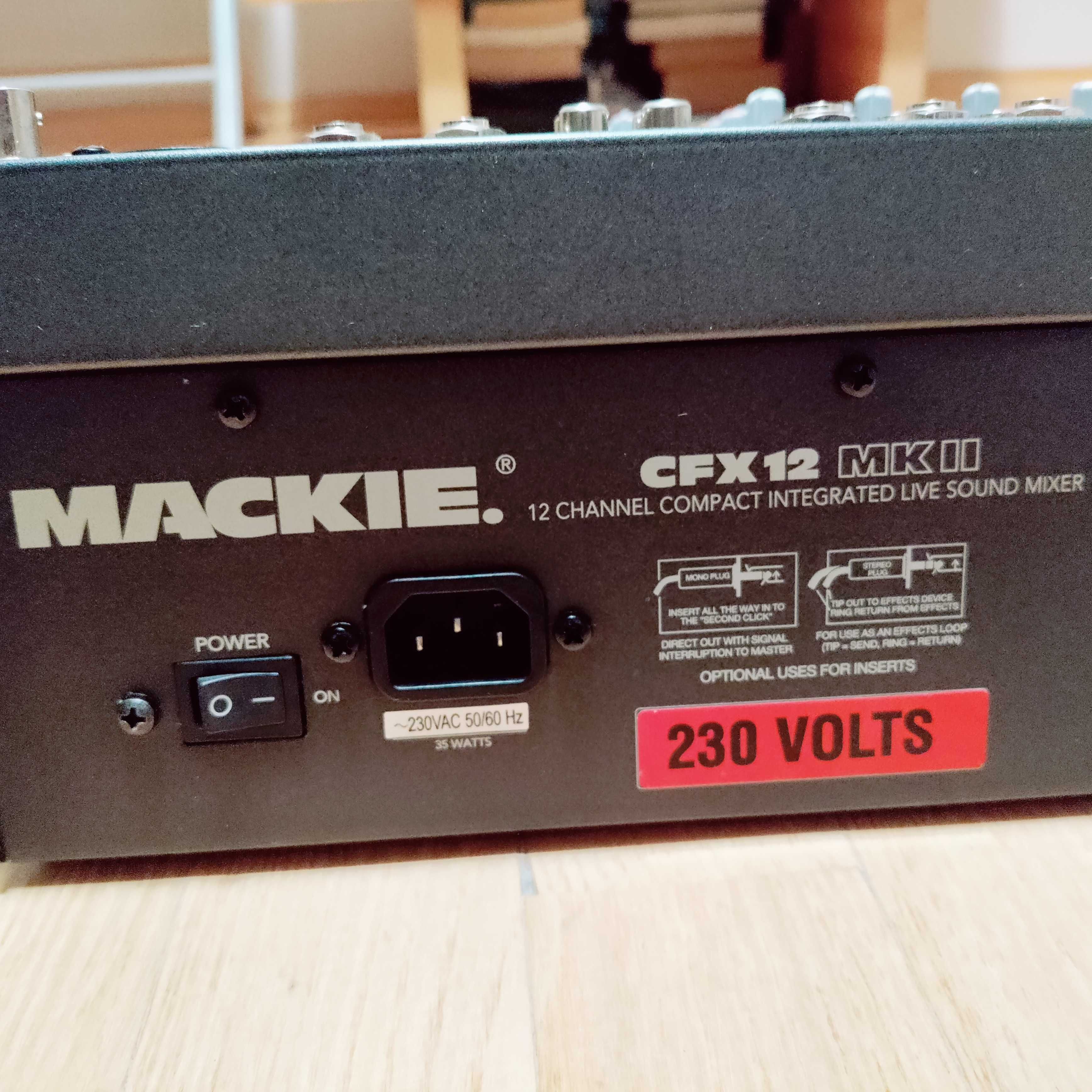 Mackie CFX 12 mixer