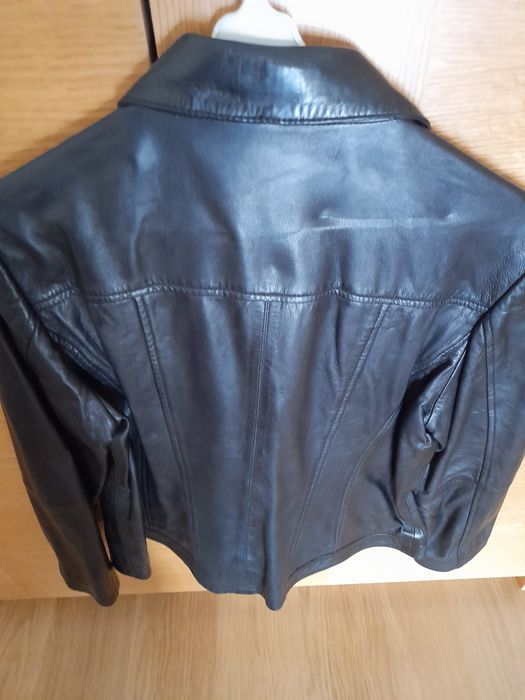 Vendo blusão de pele cor preto