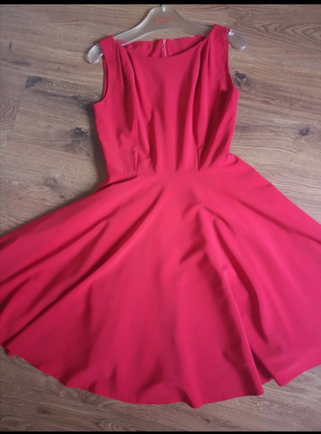 Sukienka urocza malinowa-czerwona