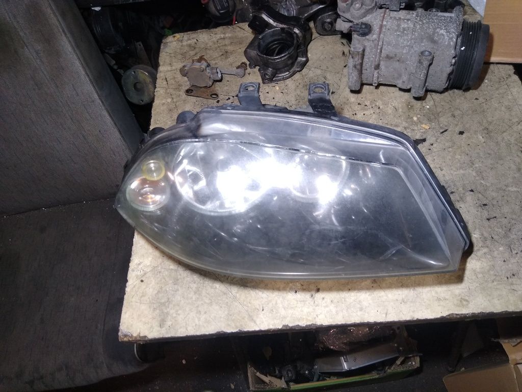 Lampa przód prawa Seat Ibiza III 6L oryginał Europa