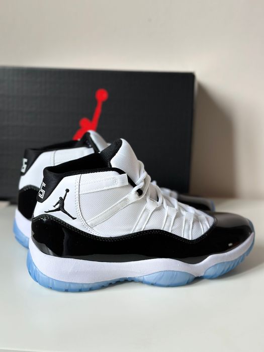 Чоловічі кросівки Air Jordan 11 Retro Black white кроссовки