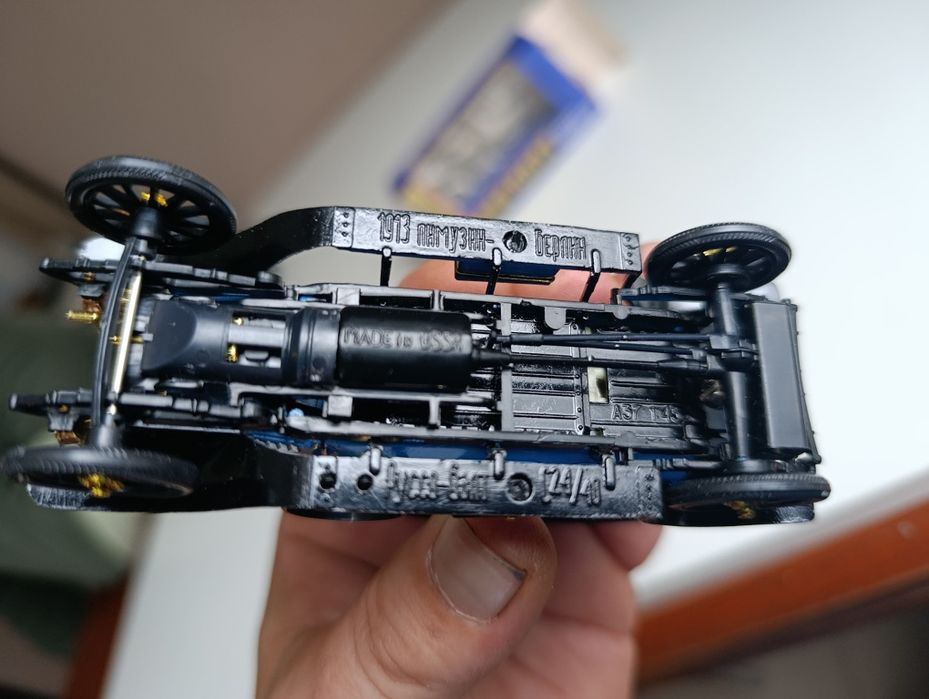 модель 1/43  Руссо Балт