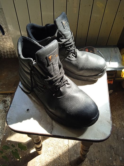 Ботинки рабочие недорого.
